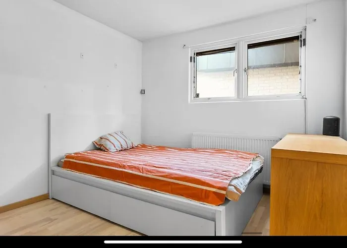 2 Bedrooms 1 Bathroom Kitchen Apartment